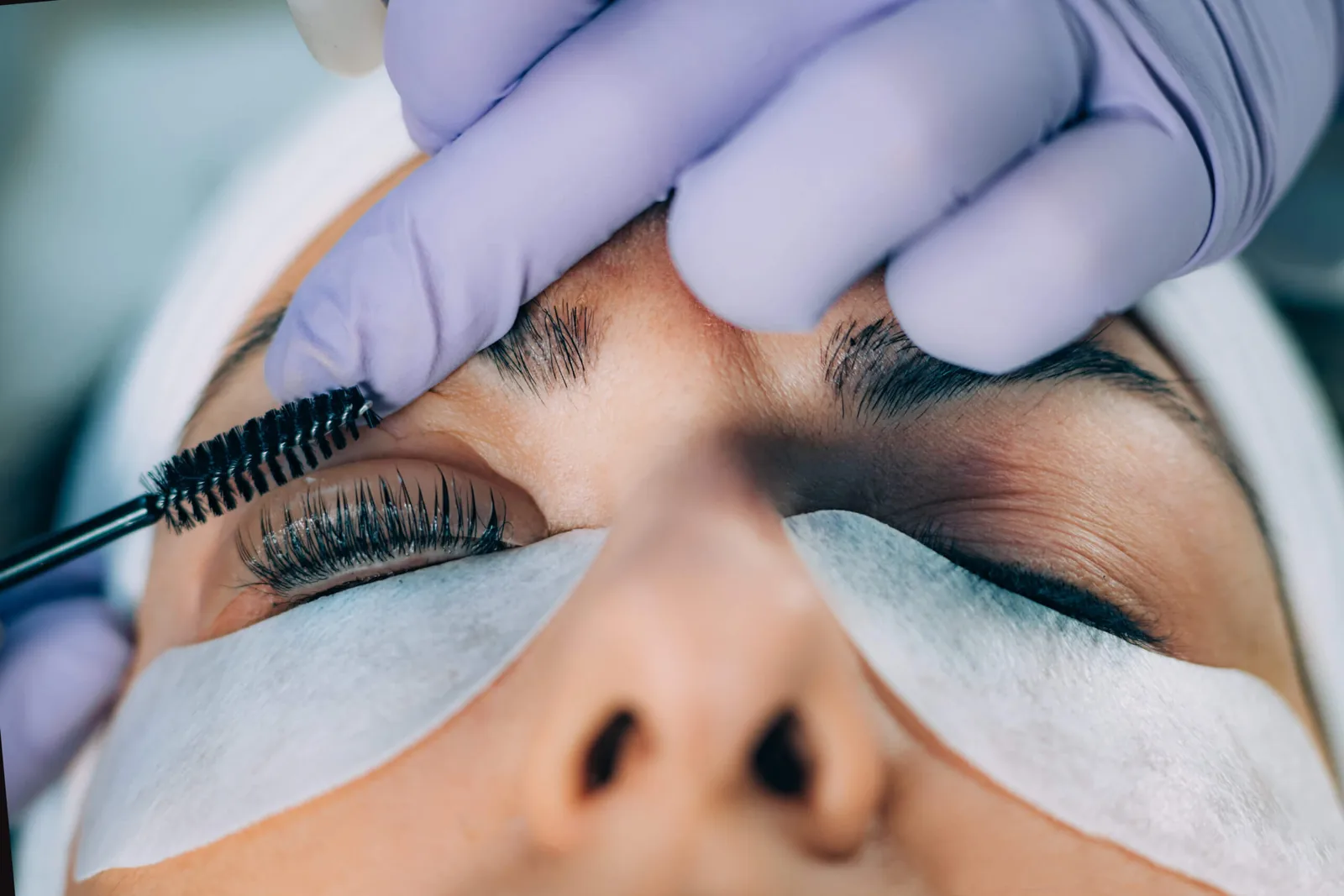 Průběh lash liftingu přírodních řas